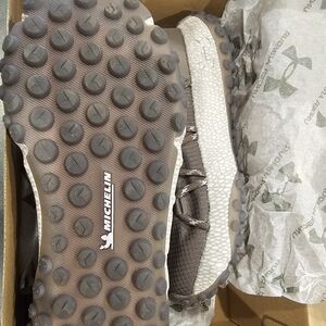 UA HOVR summit fit cuff. Only worn once. Men's 8 Women 9.5